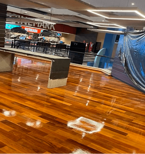 piso de madeira brilhante do Cinemark Eldorado